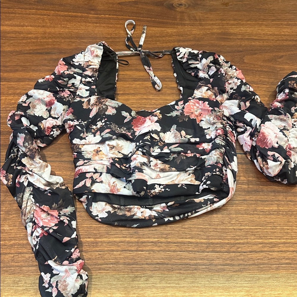 ASTR Floral Ruched Long-Sleeve Crop Top with boning